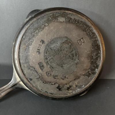 LOT 134: Set of 3 Griswold Cast Iron Pans