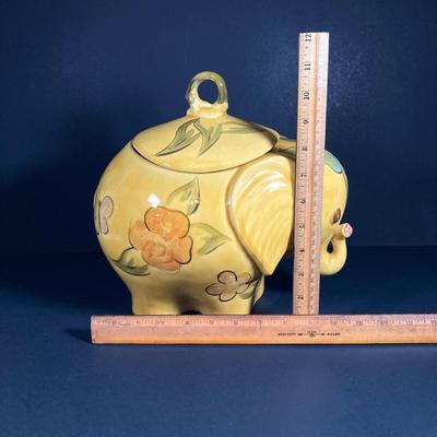 LOT 137: Ceramic Elephant Cookie Jar