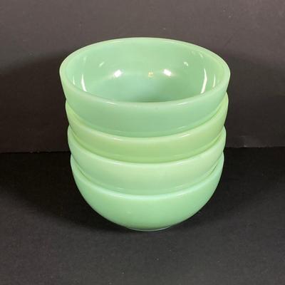 LOT 142: Vintage Fire King Oven Ware Jadeite Cup and Bowl Set