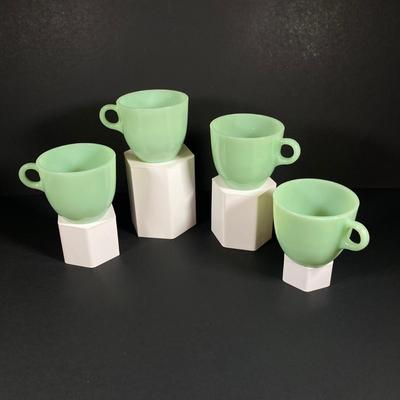 LOT 142: Vintage Fire King Oven Ware Jadeite Cup and Bowl Set