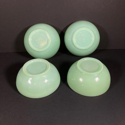 LOT 142: Vintage Fire King Oven Ware Jadeite Cup and Bowl Set