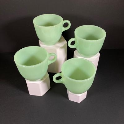 LOT 142: Vintage Fire King Oven Ware Jadeite Cup and Bowl Set
