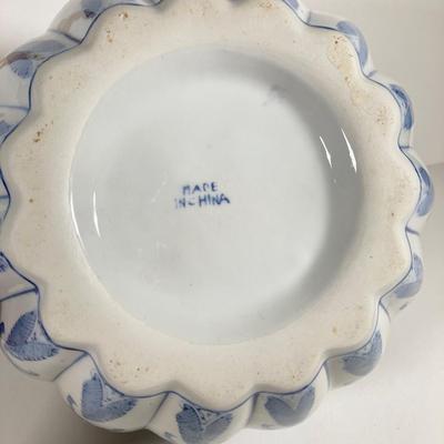 LOT 144: Vintage Blue and White Pumpkin Cookie Jar (Made in China)