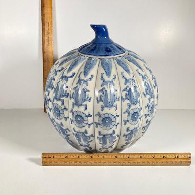 LOT 144: Vintage Blue and White Pumpkin Cookie Jar (Made in China)
