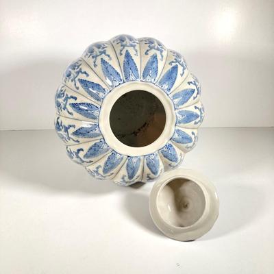 LOT 144: Vintage Blue and White Pumpkin Cookie Jar (Made in China)