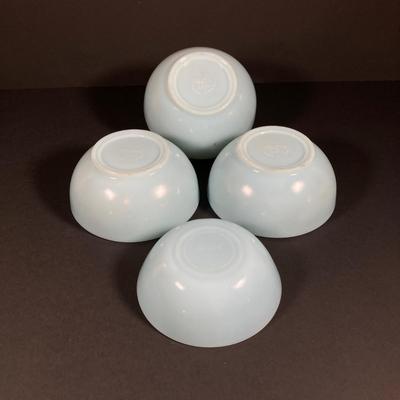 LOT 150: Vintage Fire King Oven Ware Bowl Set