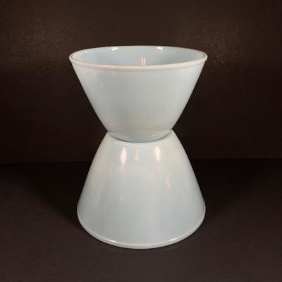 LOT 150: Vintage Fire King Oven Ware Bowl Set
