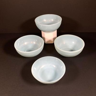 LOT 150: Vintage Fire King Oven Ware Bowl Set