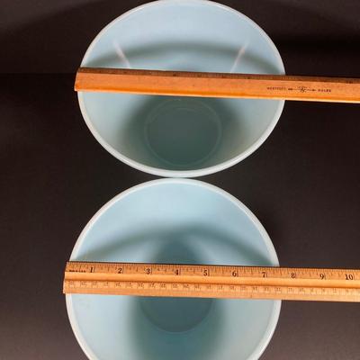 LOT 150: Vintage Fire King Oven Ware Bowl Set