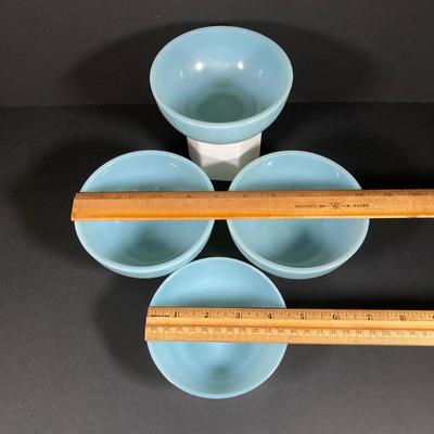 LOT 150: Vintage Fire King Oven Ware Bowl Set