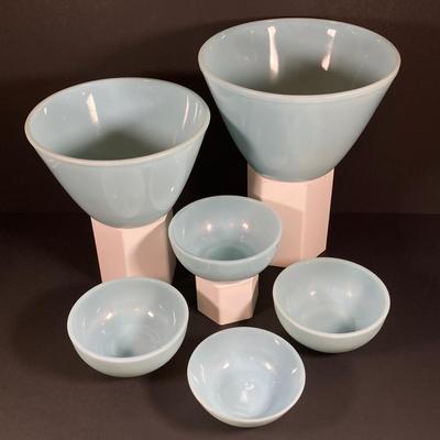 LOT 150: Vintage Fire King Oven Ware Bowl Set