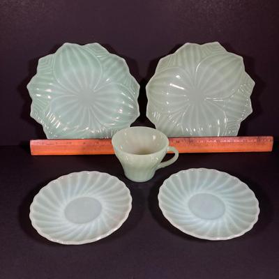 LOT 151: Collection of Assorted Vintage Jadeite (Anchor Hocking and More)