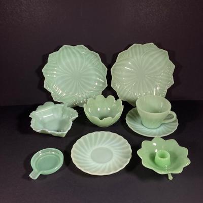 LOT 151: Collection of Assorted Vintage Jadeite (Anchor Hocking and More)