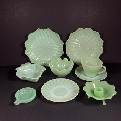 LOT 151: Collection of Assorted Vintage Jadeite (Anchor Hocking and More)