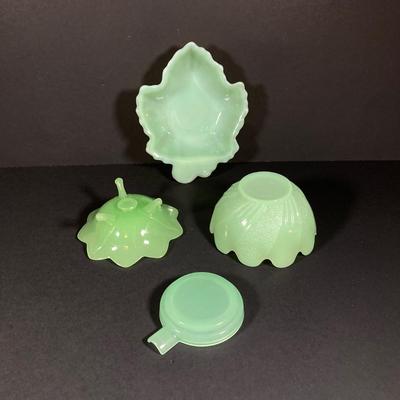 LOT 151: Collection of Assorted Vintage Jadeite (Anchor Hocking and More)