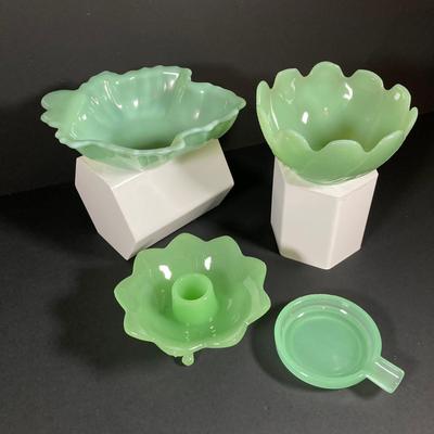 LOT 151: Collection of Assorted Vintage Jadeite (Anchor Hocking and More)