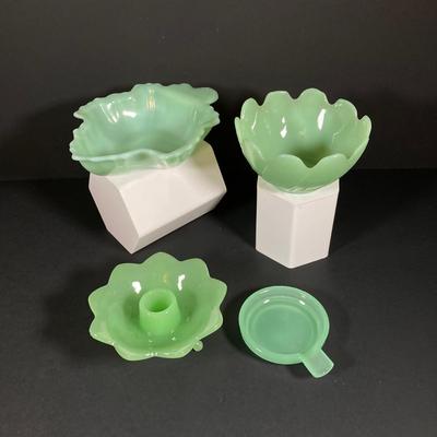 LOT 151: Collection of Assorted Vintage Jadeite (Anchor Hocking and More)