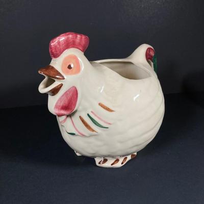 LOT 152: Vintage Shawnee Chanticleer USA Pitcher Collection - Chicken, Pig and Cat