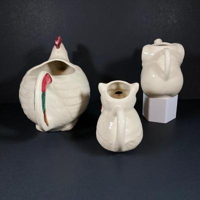 LOT 152: Vintage Shawnee Chanticleer USA Pitcher Collection - Chicken, Pig and Cat