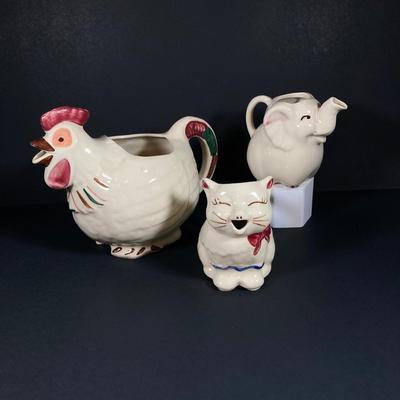 LOT 152: Vintage Shawnee Chanticleer USA Pitcher Collection - Chicken, Pig and Cat