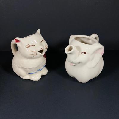 LOT 152: Vintage Shawnee Chanticleer USA Pitcher Collection - Chicken, Pig and Cat
