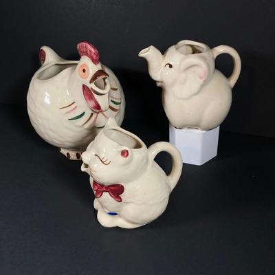 LOT 152: Vintage Shawnee Chanticleer USA Pitcher Collection - Chicken, Pig and Cat