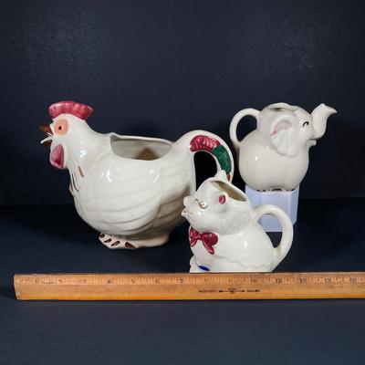 LOT 152: Vintage Shawnee Chanticleer USA Pitcher Collection - Chicken, Pig and Cat