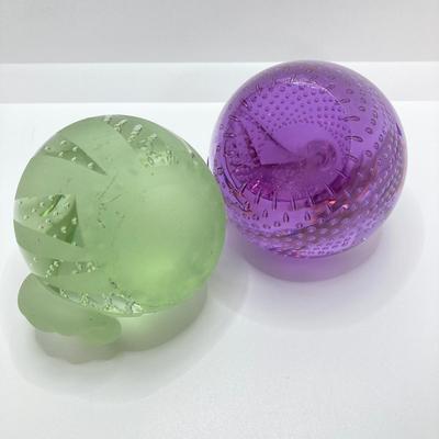 LOT 153: Collection of Vintage Glass Paperweights - Apples and Pumpkin