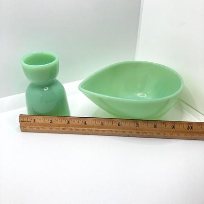 LOT 190: Vintage Jadeite Collection - Tear Drop Bowl, Egg Holder and Fire King Oven Ware Mixing Bowls
