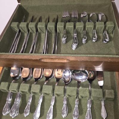 Silverware set in case