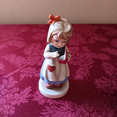 SMALL COLLECTIBLES