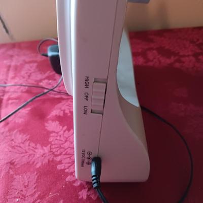 LE ADJUSTABLE LIGHT, TABLETOP FAN AND A SURGE BOX