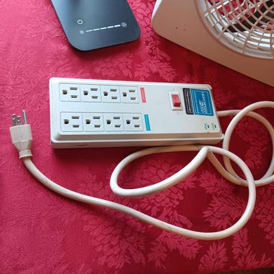 LE ADJUSTABLE LIGHT, TABLETOP FAN AND A SURGE BOX