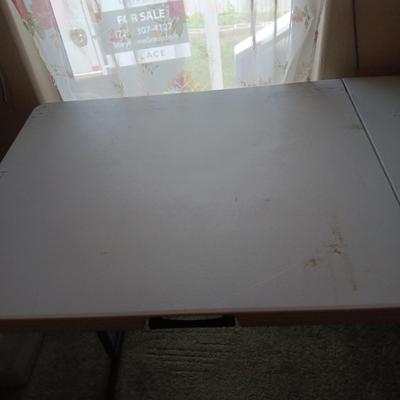 6 FOOT FOLDING LIFETIME TABLE