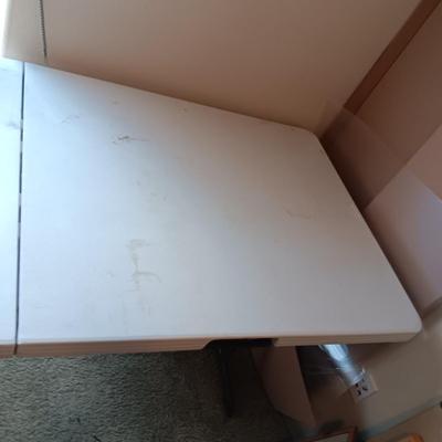 6 FOOT FOLDING LIFETIME TABLE