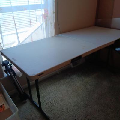 6 FOOT FOLDING LIFETIME TABLE