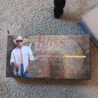 VELBON CX 580 ADJUSTABLE TRIPOD, THICK PAGE PROTECTORS AND GARTH BROOKS ON CD