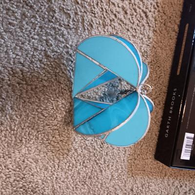 VELBON CX 580 ADJUSTABLE TRIPOD, THICK PAGE PROTECTORS AND GARTH BROOKS ON CD