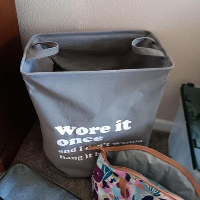 STORAGE TOTE WITH CLAM SHELL LID, GROCERY BAGS AND OTHER CARRY BAGS