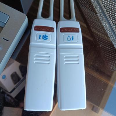 ELECTRICITY USAGE MONITOR, COMPUTER SPEAKERS AND AN ACURITE