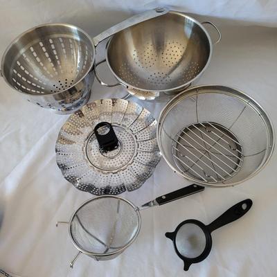 Large Kitchen Utensil Lot (K-EL)