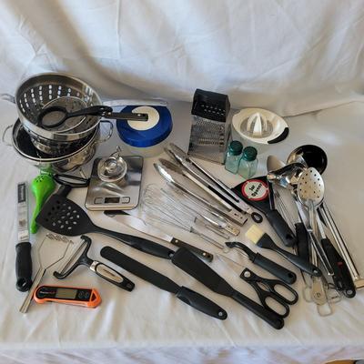 Large Kitchen Utensil Lot (K-EL)