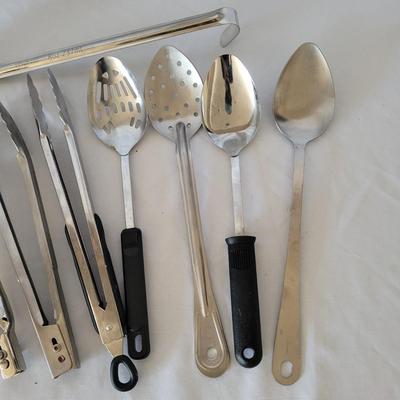 Large Kitchen Utensil Lot (K-EL)