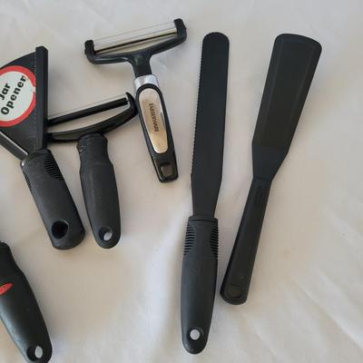 Large Kitchen Utensil Lot (K-EL)