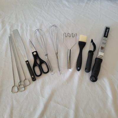 Large Kitchen Utensil Lot (K-EL)