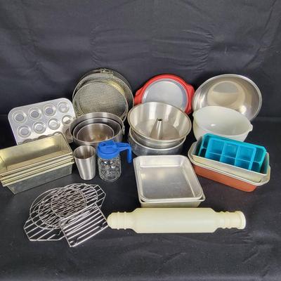 CHA214 Assorted Baking Pans, Mixing Bowls, Etc
