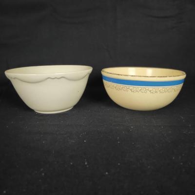 CHA216 (2) Vintage Mixing Bowls: Gail Pittman, Homer Laughlin