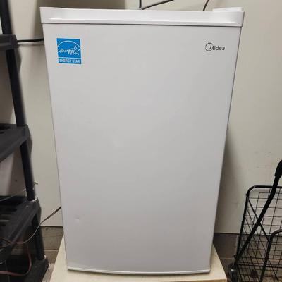 Midea Compact Refrigerator