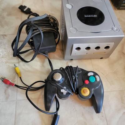 Nintendo GameCube **POWERS ON, BUT WONT READ DISC**