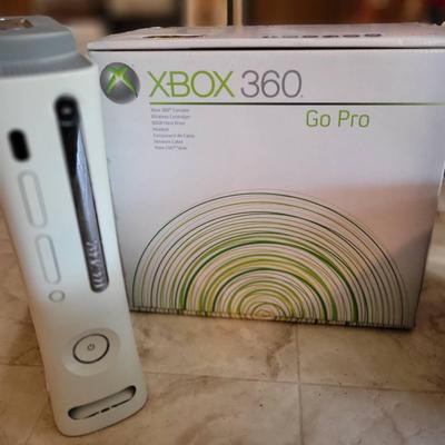 XBOX 360 60GB ***POWERS ON, BUT NEEDS REPAIR***